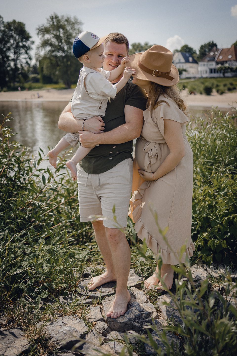 OUTDOOR family shooting families fotos schwanger fotos Babybauch Köln fotos Fotos am Rhein