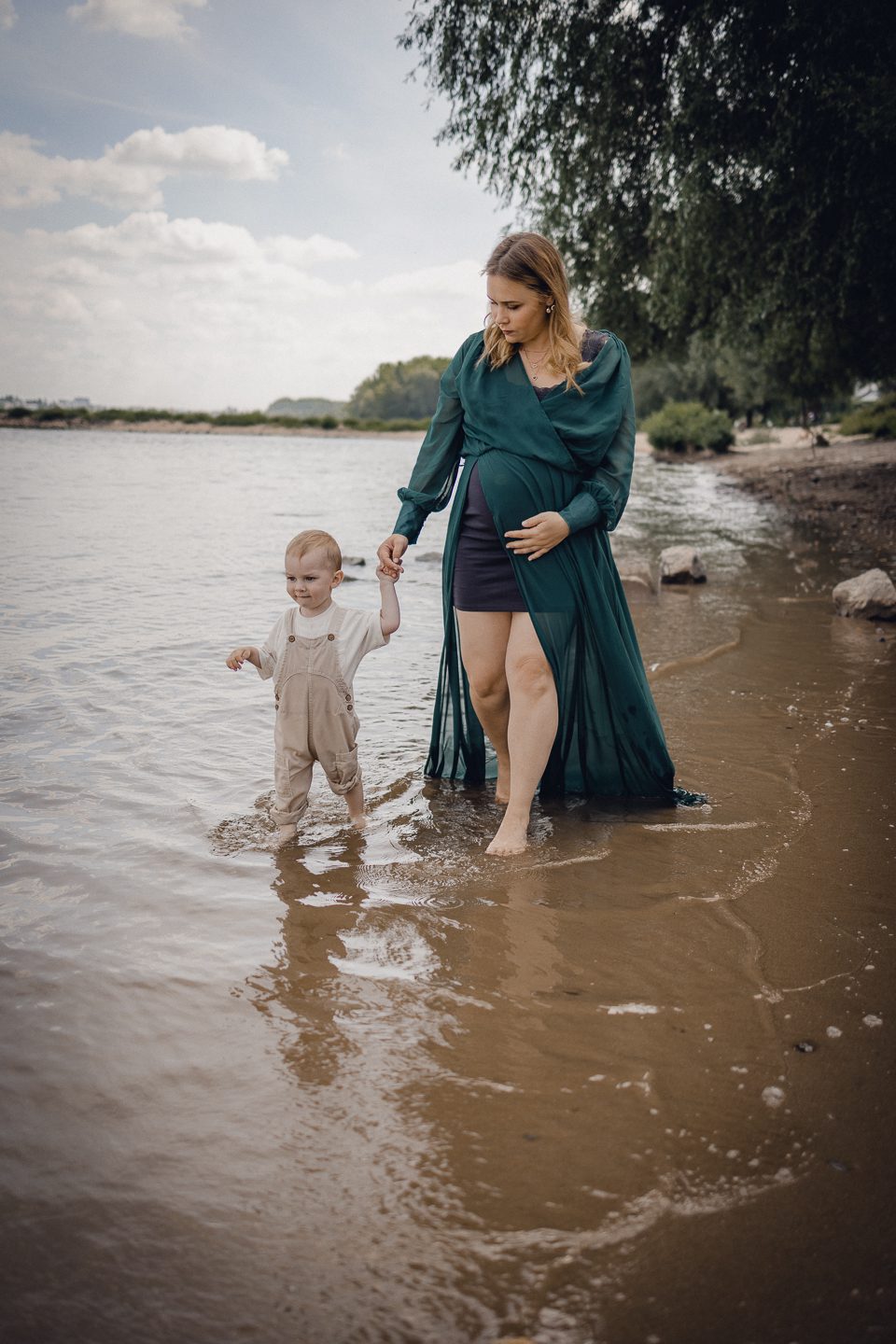 OUTDOOR family shooting families fotos schwanger fotos Babybauch Köln fotos Fotos am Rhein