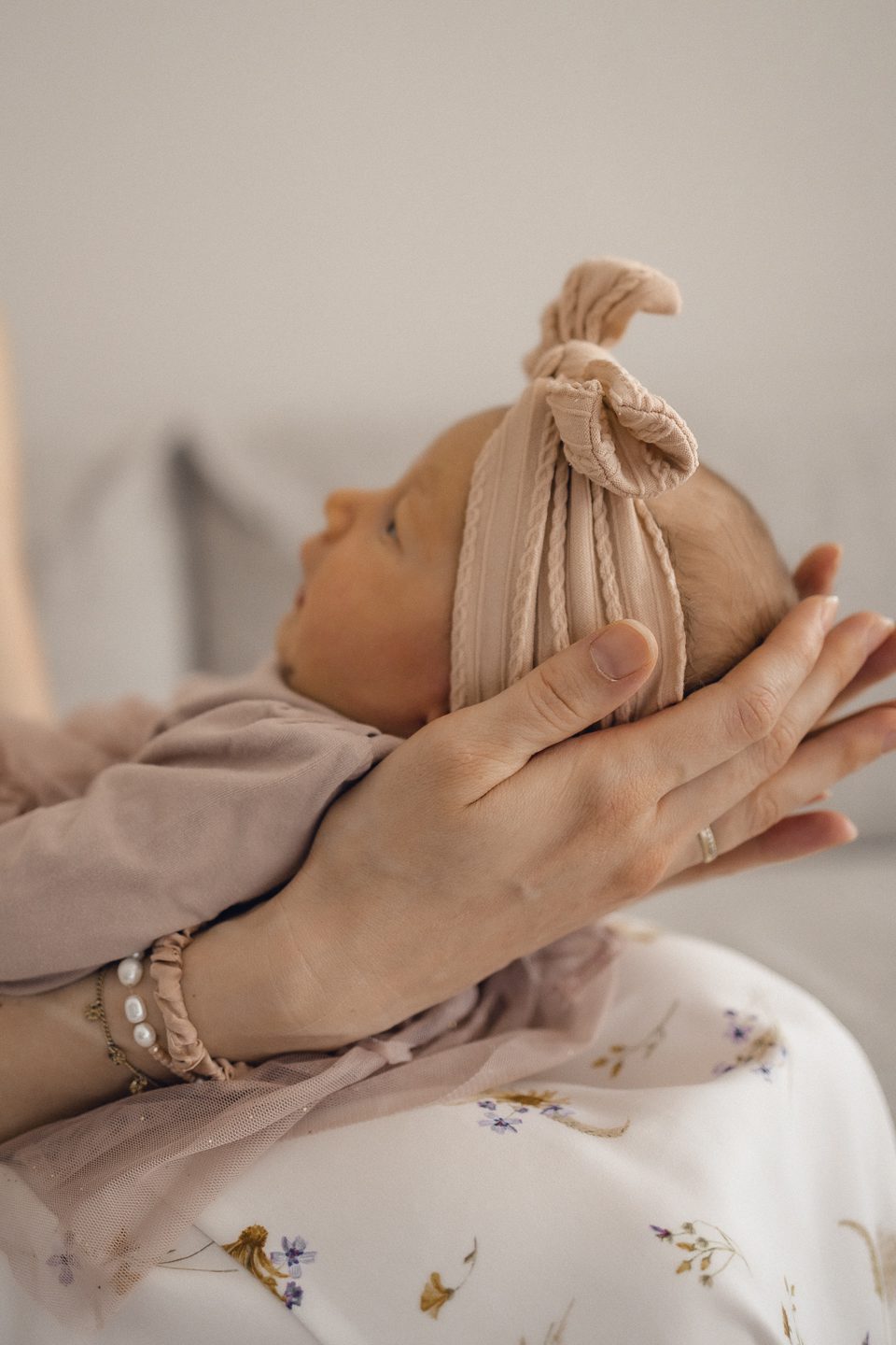 studio family shooting families fotos frischgebackenes glück Baby geschwister new born