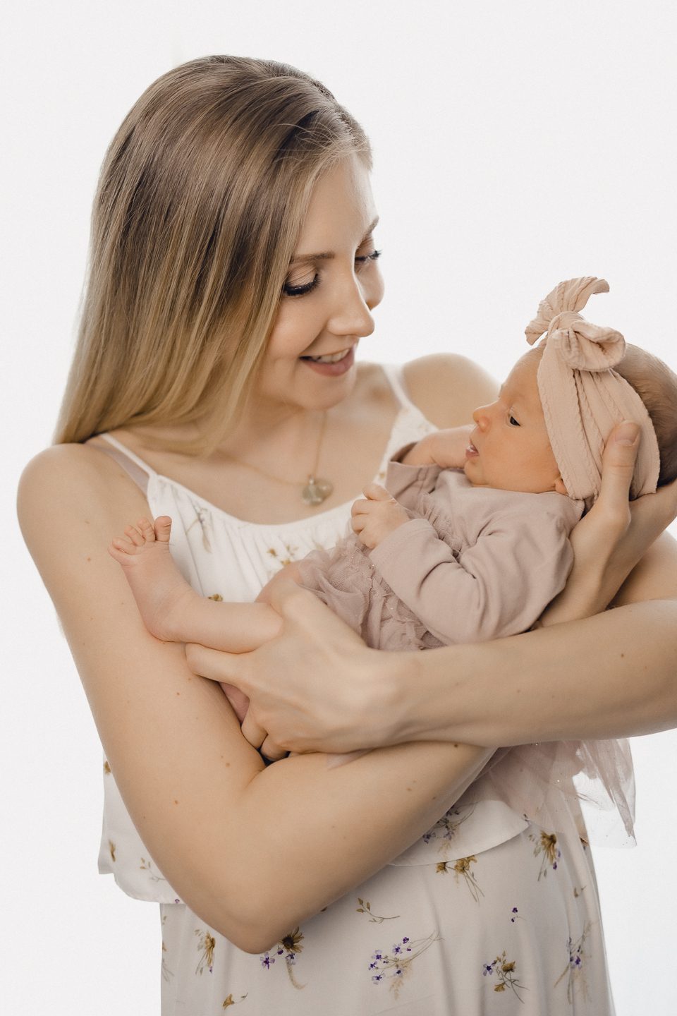studio family shooting families fotos frischgebackenes glück Baby geschwister new born