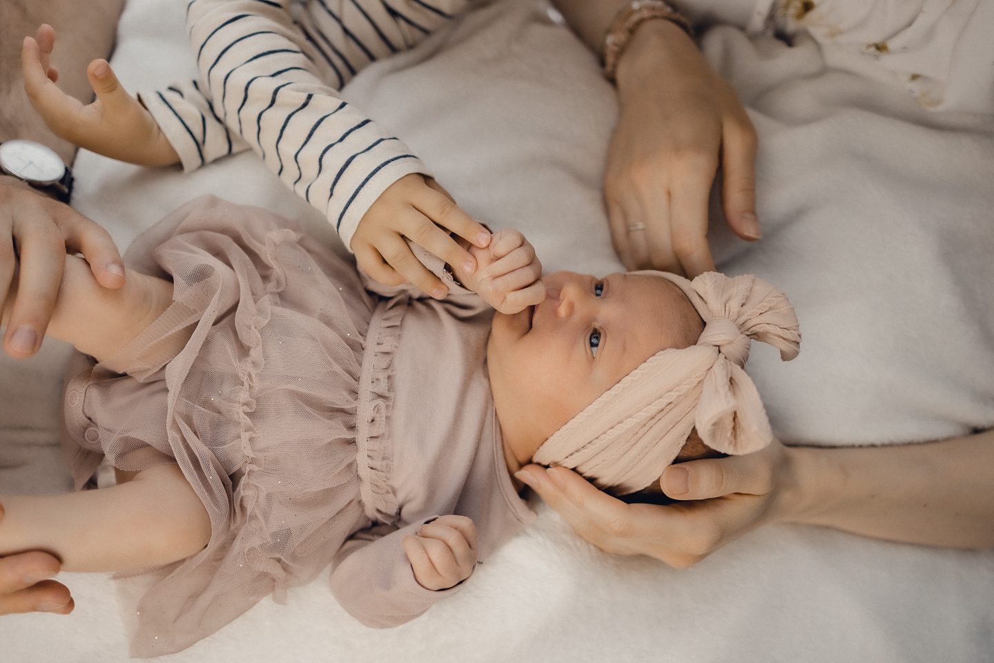 OUTDOOR family shooting families fotos frischgebackenes glück Baby geschwister new born