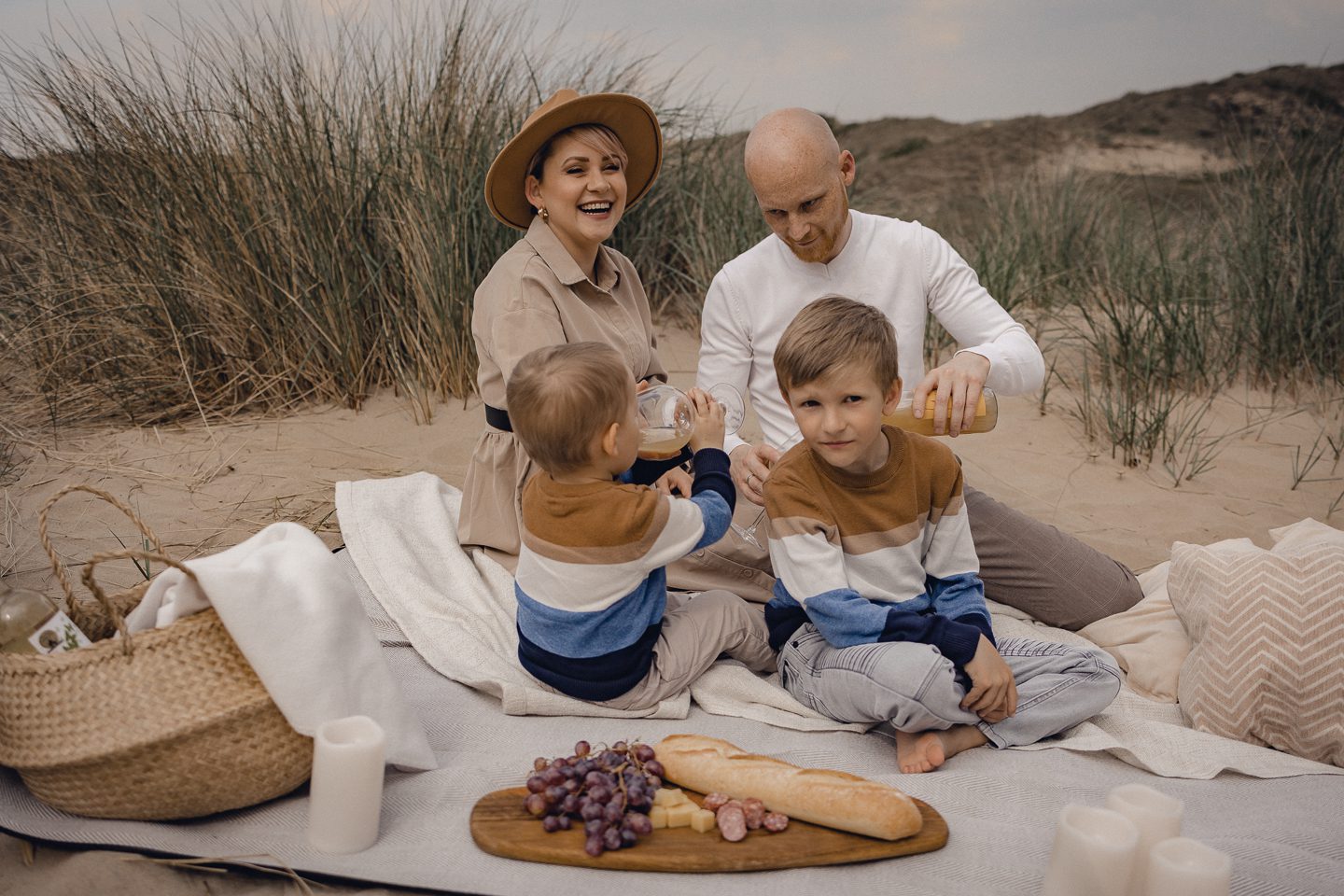 OUTDOOR family shooting families fotos fotos Reise fotografie Niederlande shooting Fotos am meer