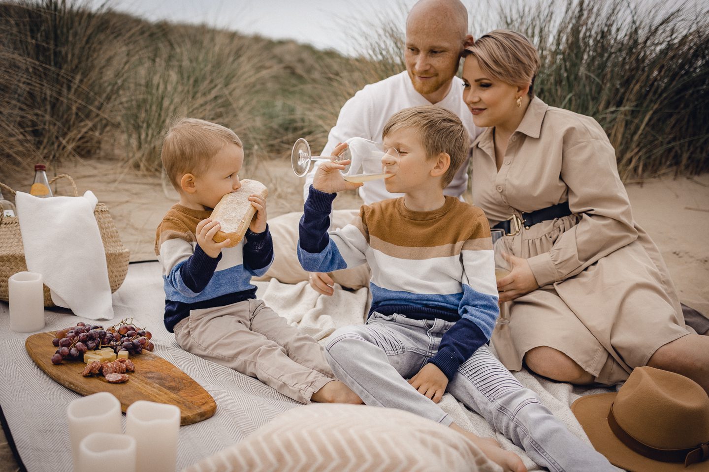 OUTDOOR family shooting families fotos fotos Reise fotografie Niederlande shooting Fotos am meer